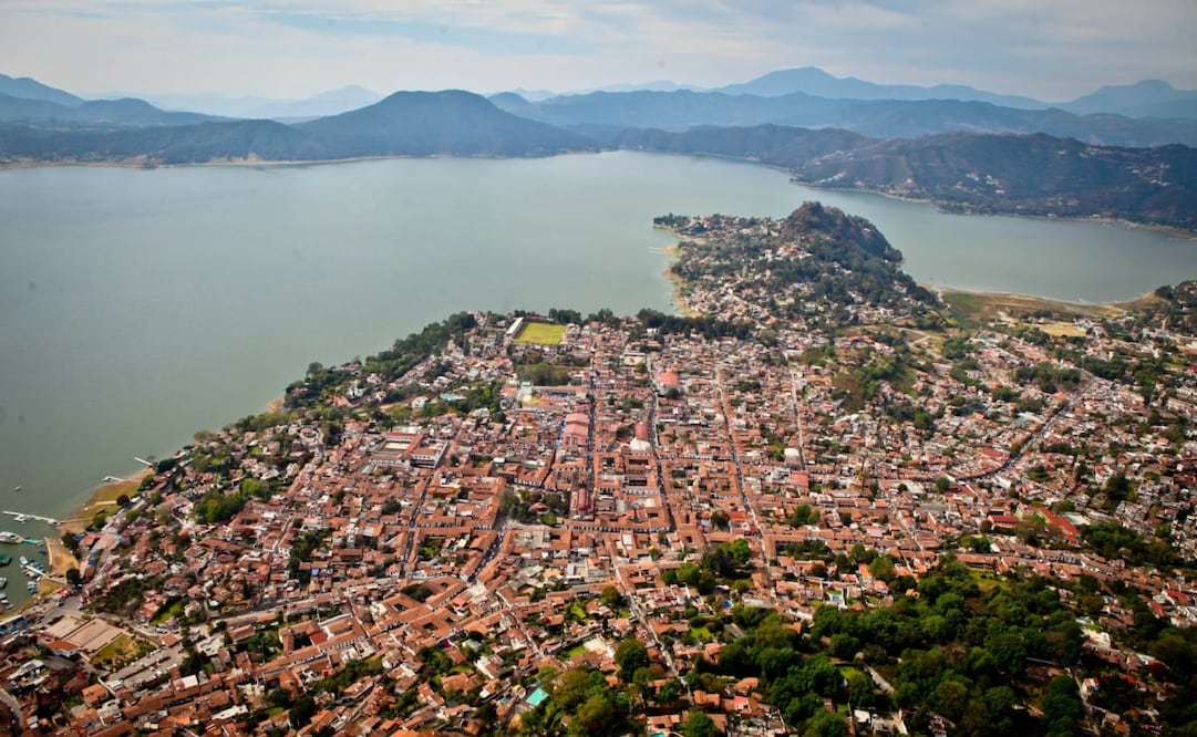 Puedes navegar en kayak por el lago de Valle de Bravo. Foto: Roberto Armocida. EL UNIVERSAL