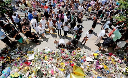 Charleston rinde tributo a víctimas de tiroteo en iglesia