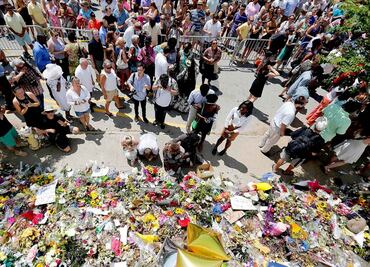 Charleston rinde tributo a víctimas de tiroteo en iglesia