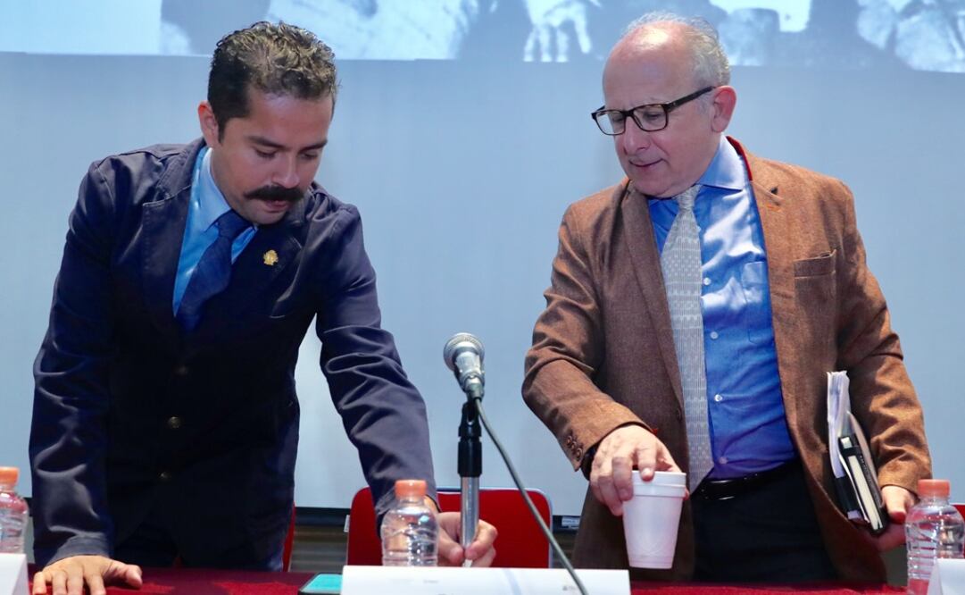 Edgar Castro Zapata, bisnieto del General Emiliano Zapata, y Diego Prieto, Director del INAH. Foto: Lucía Godínez / EL Universal