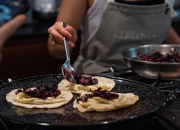 Prepara estas ricas quesadillas con jamaica