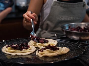 Prepara estas ricas quesadillas con jamaica
