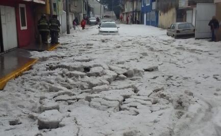 Lluvia y caída de granizo tapizan vialidades primarias de Edomex