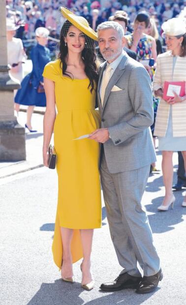 Conoce al diseñador que le hizo el tocado de flores a Salma Hayek vestida de Frida Kahlo