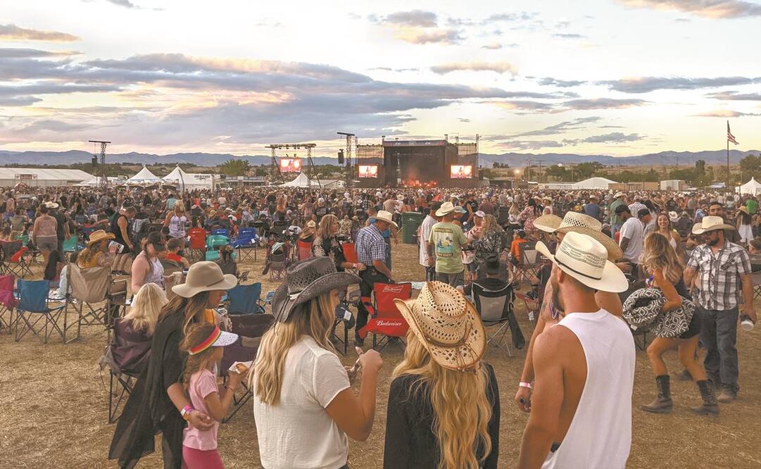 Miles de personas se reunieron para el festival de música en Mack, Colorado, el 26 de junio. Los casos de la variante Delta se están propagando rápidamente en el área. Fotos: AP.