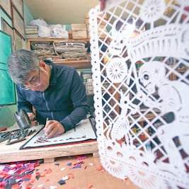 “Tratamos de hacer que el arte del papel picado trascienda”
