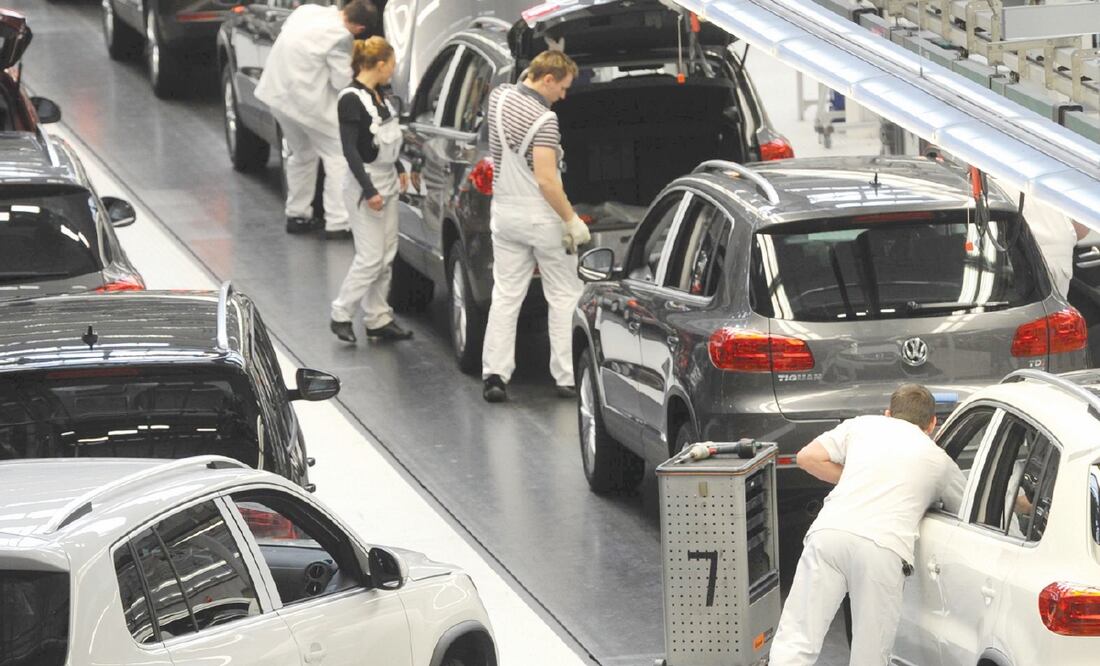 Respecto a México, se espera que la venta de autos cerrará en un millón 450 mil unidades, por debajo de un millón 600 mil unidades de 2016. Foto: ARCHIVO EL UNIVERSAL