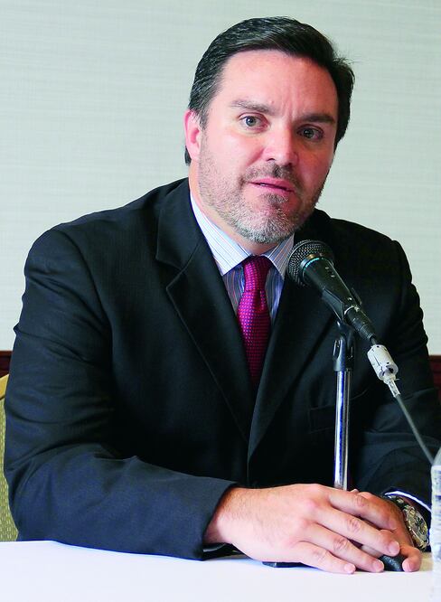 Federico Döring, actual líder de la bancada del PAN en la ALDF, busca el voto para convertirse en diputado federal (ARCHIVO EL UNIVERSAL)