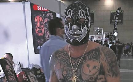 Gasta 600 mil en "traje" de tatuajes, que ganan en aceptación