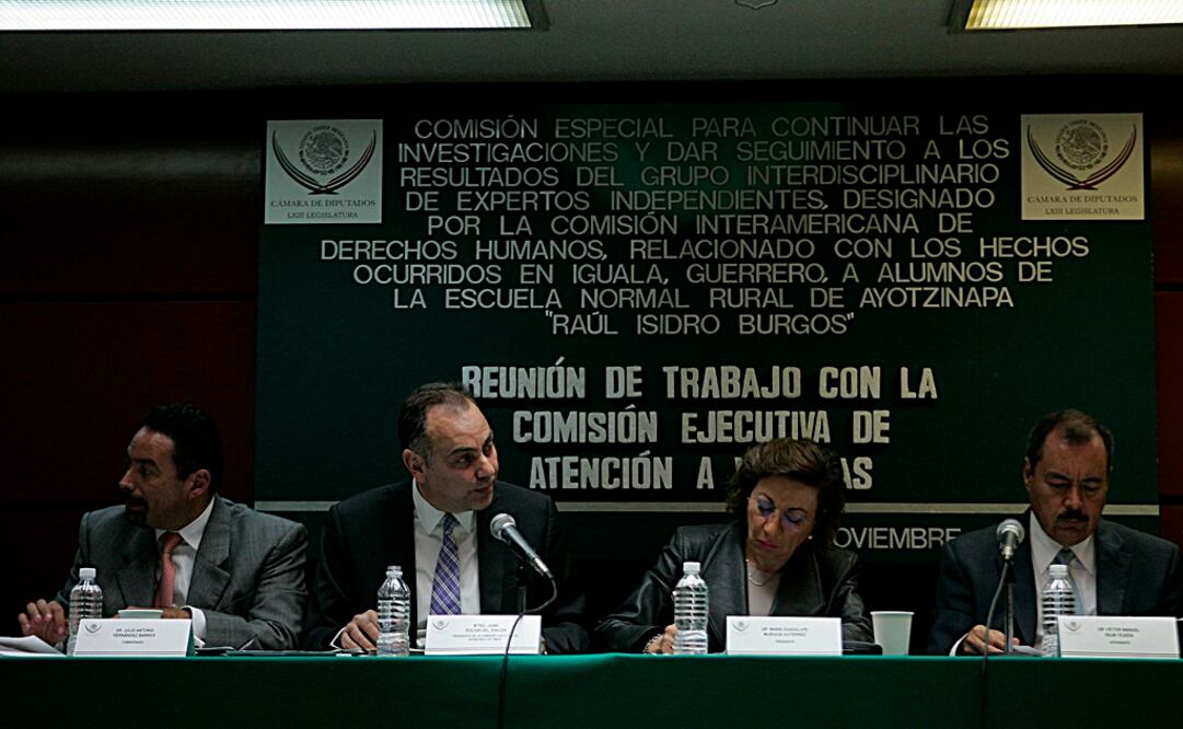 Integrantes de la CEAV sostuvieorn una reunión de trabajo con la Comisión Especial de Ayotzinapa de la Cámara de Diputados. /Alejandro Acosta - EL UNIVERSAL