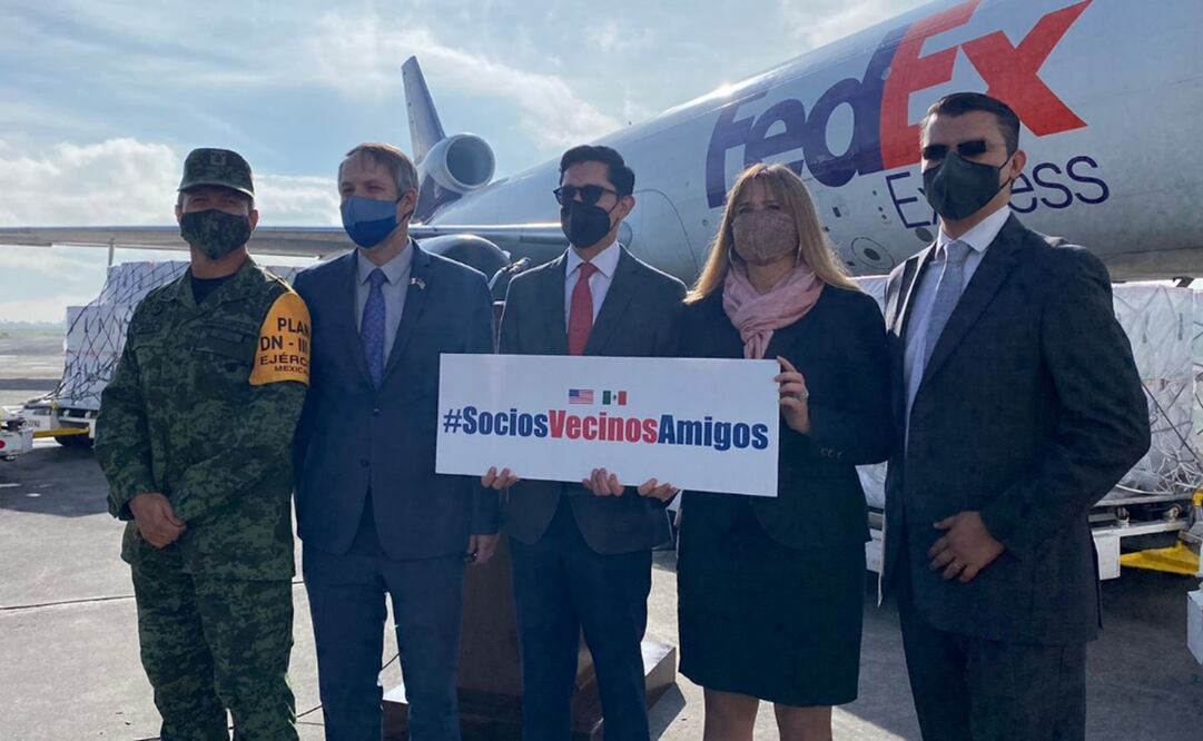 Las dosis fueron recibidas en el aeropuerto de Toluca. Foto: Twitter @SRE_mx