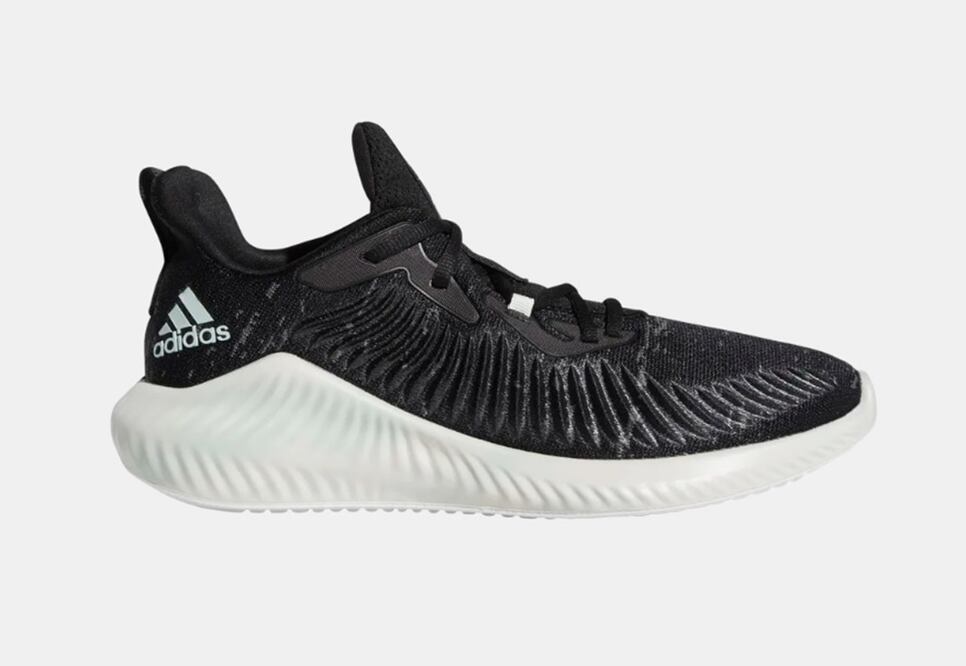 Adidas ha colaborado con la asociación Parley for the Oceans para hacer estos tenis / Foto: Adidas