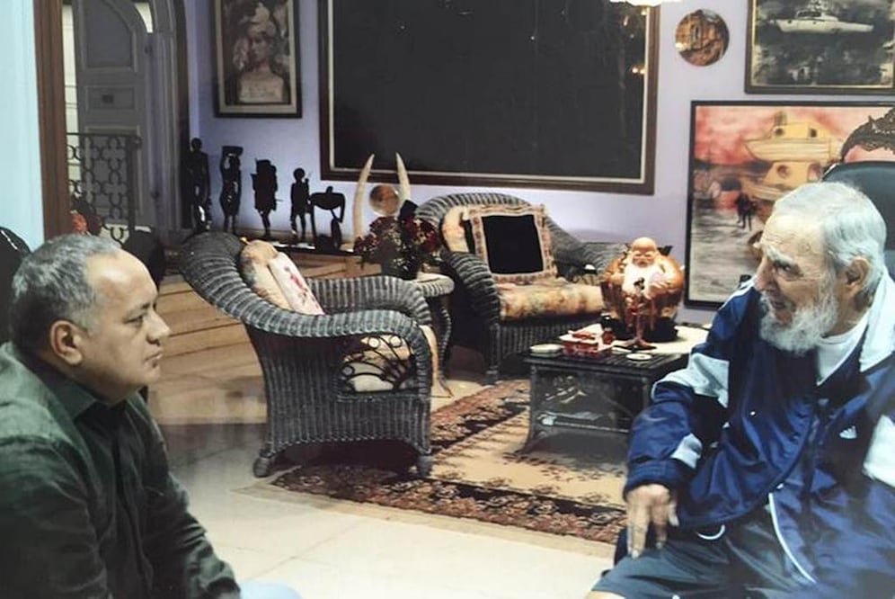 "Con el Comandante Fidel es una experiencia extraordinaria, es fuente viva de sabiduría, de nobleza, de amistad eterna", escribió Diosdado Cabello en su cuenta de Twitter Foto: @dcabellor