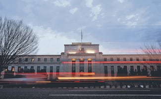 Minutas de la Fed revelan división interna; mayoría opta por esperar menor inflación antes de recortar tasas