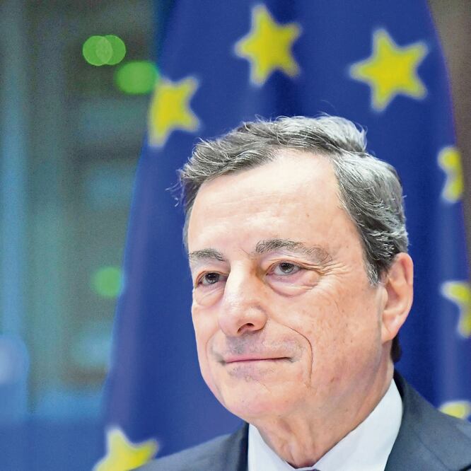 Sin impacto. Mario Draghi descartó una amenaza a la independencia del Banco Central Europeo, porque existen salvaguardas legales. EMMANUEL DUNAND. AFP