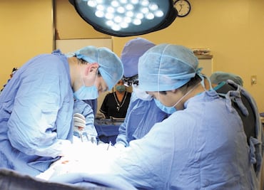 Estudio sugiere que las vacunas antiCovid podrían no generar anticuerpos en personas con trasplantes