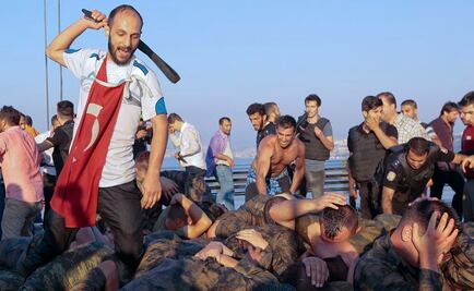 Detenciones masivas y cientos de muertos tras intento de golpe en Turquía