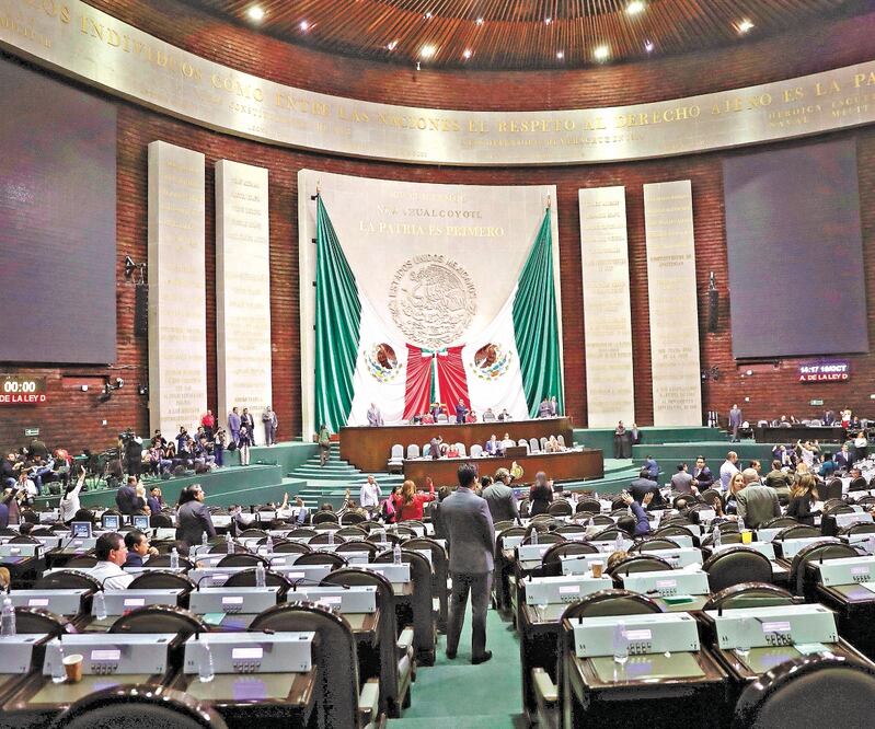 Diputados faltistas. De la Comisión de Gobernación sólo había 17 legisladores; de Justicia llegaron 16. ARCHIVO EL UNIVERSAL