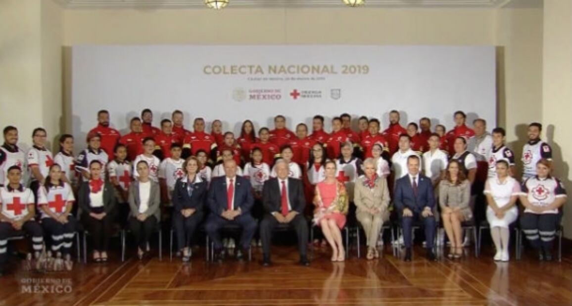 AMLO arranca colecta de la Cruz Roja