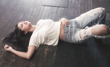 Selena Gomez se pasea sin sostén