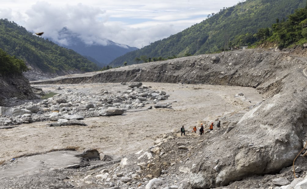 Los trabajadores permanecieron diez días atrapados en el túnel tras la riada ocurrida en Nepal. Foto: EFE/ Narendra Shrestha