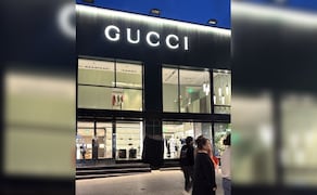 Asaltan tienda de lujo en Polanco; tres hombres huyen con mercancía en motocicleta.
Foto: Especial.