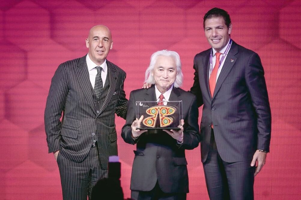 Marcos Ramírez, director general de Grupo Financiero Banorte; Michio Kaku, físico teórico estadounidense, y Carlos Hank González, Presidente del Consejo de Administración, durante la inauguración del Foro Banorte Estrategia 2018. (JUAN CARLOS REYES)