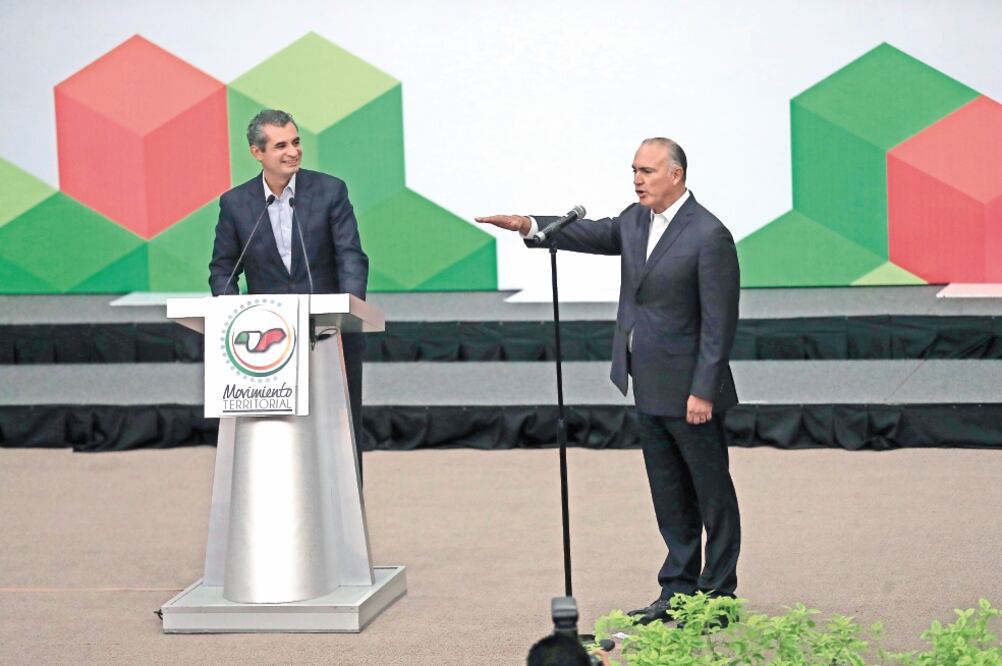 José Calzada Rovirosa tomó protesta ayer como secretario general del Movimiento Territorial (IRVIN OLIVARES. EL UNIVERSAL)