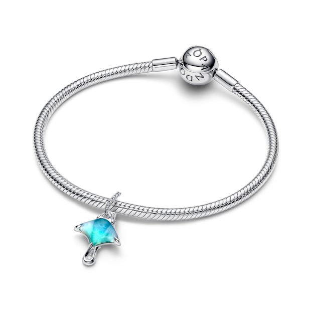 La colección Summer Moments de Pandora incluye charms, aretes, brazaletes y figuras con brillantes. Foto: Cortesía Pandora
