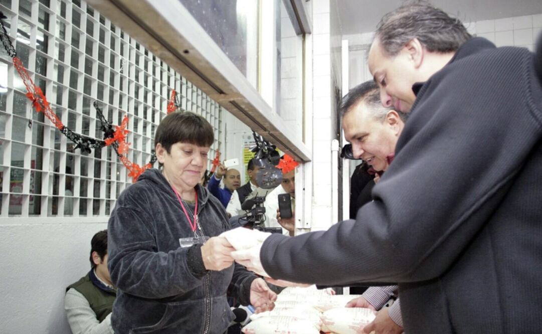 José Antonio Meade, titular de la Sedesol, visitó una lechería Liconsa, ubicada en la Colonia Guerrero del DF. (Foto: Iván Stephens / EL UNIVERSAL)