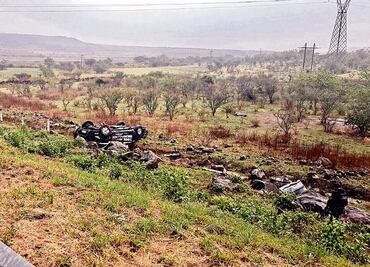 Volcadura de patrulla deja ocho policías muertos en Michoacán