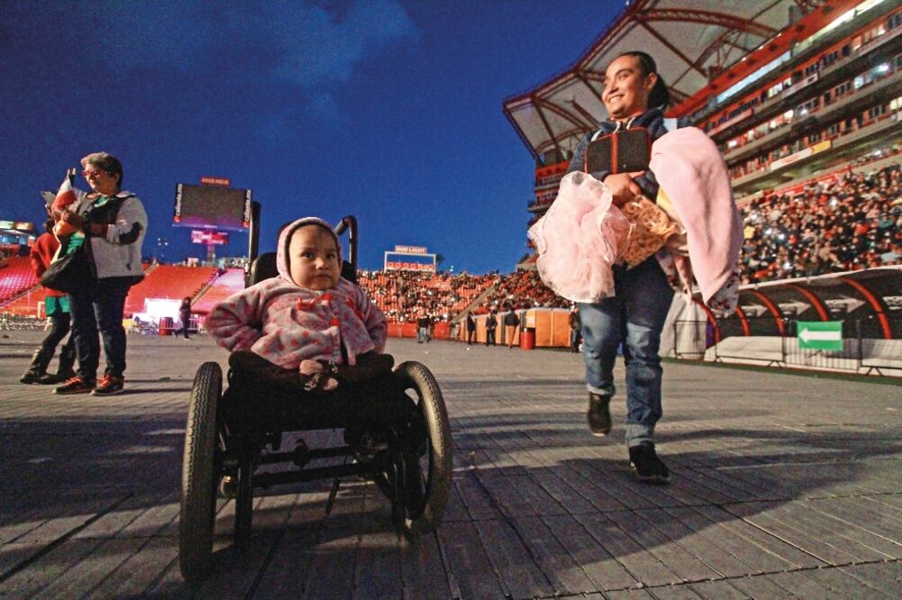 Esta edición del Teletón se llevó a cabo en el Estadio Caliente, en Tijuana, a fin de incluir en el acto la participación de niños en condición de migración (JOEBETH TERRIQUEZ. EL UNIVERSAL)