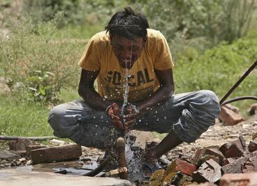 Suman mil 400 muertos por ola de calor en India