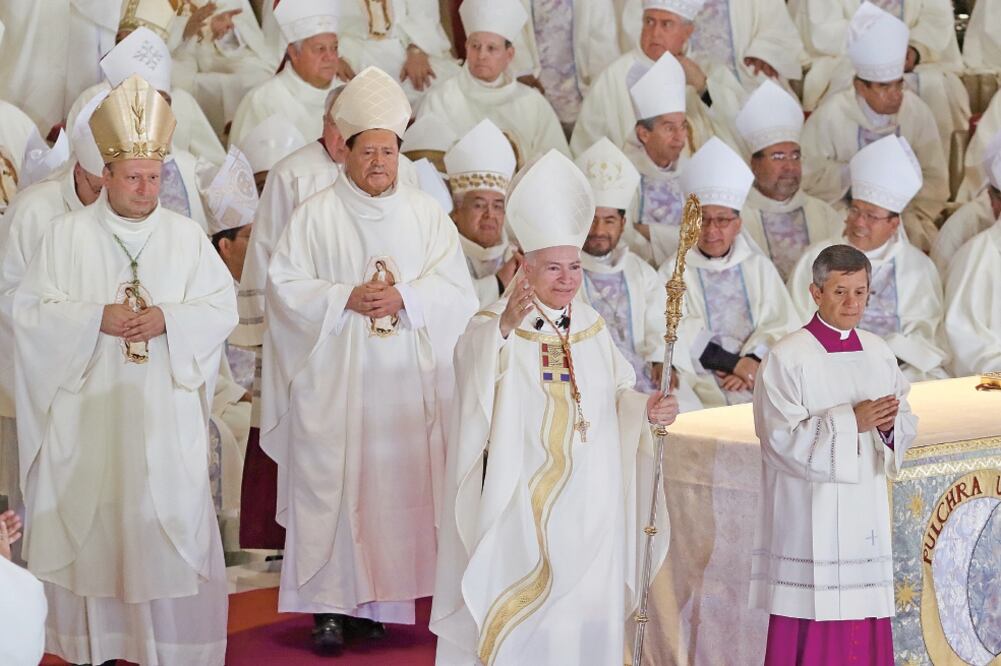 Al pronunciar su primera homilía como Arzobispo Primado de México en la Basílica de Guadalupe, Carlos Aguiar Retes destacó la necesidad de “reconstruir el estilo de vida de nuestra sociedad”. Foto: LUCÍA GODÍNEZ. EL UNIVERSAL