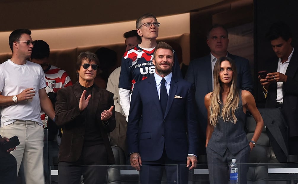 Tom Cruise, David y Victoria Beckham durante el partido del Grupo D de la Copa Mundial de la FIFA 2026 entre Estados Unidos y Paraguay en el Estadio de Los Ángeles.
Foto de Stu Forster / GETTY IMAGES NORTH AMERICA / Getty Images vía AFP.