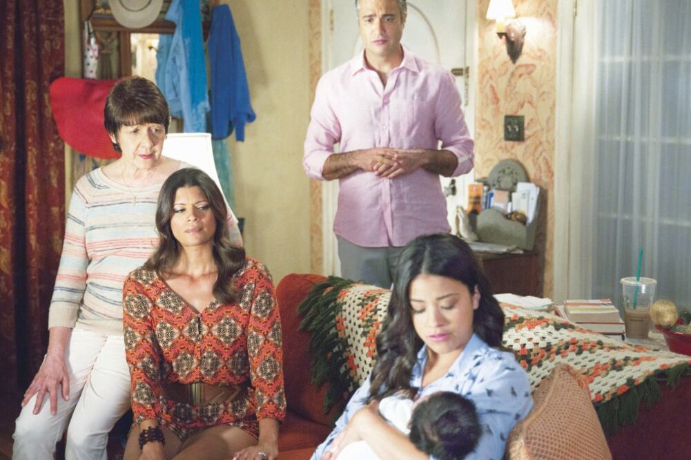 Ivonne Coll, Andrea Navedo, Jaime Camil y Gina Rodríguez protagonizan la comedia sobre una familia latina que pasa por situaciones ridículas (LIFETIME)
