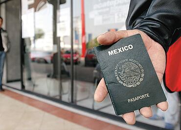 Cierran oficina de pasaportes de Iztacalco porque expedía documentos falsos: SRE