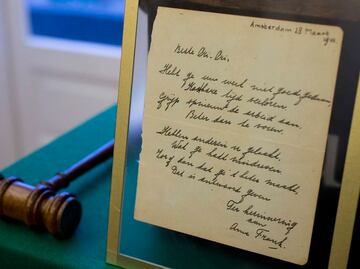 Subastan poema de Ana Frank por 148 mil dólares