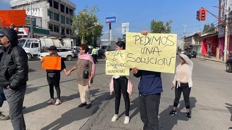 Protestan afectados por inundación en Ixtapaluca