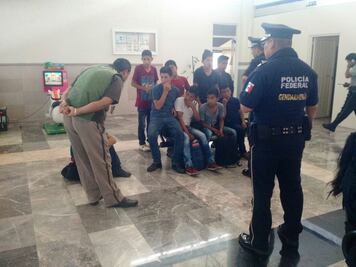 Gendarmería rescata a 14 indocumentados guatemaltecos