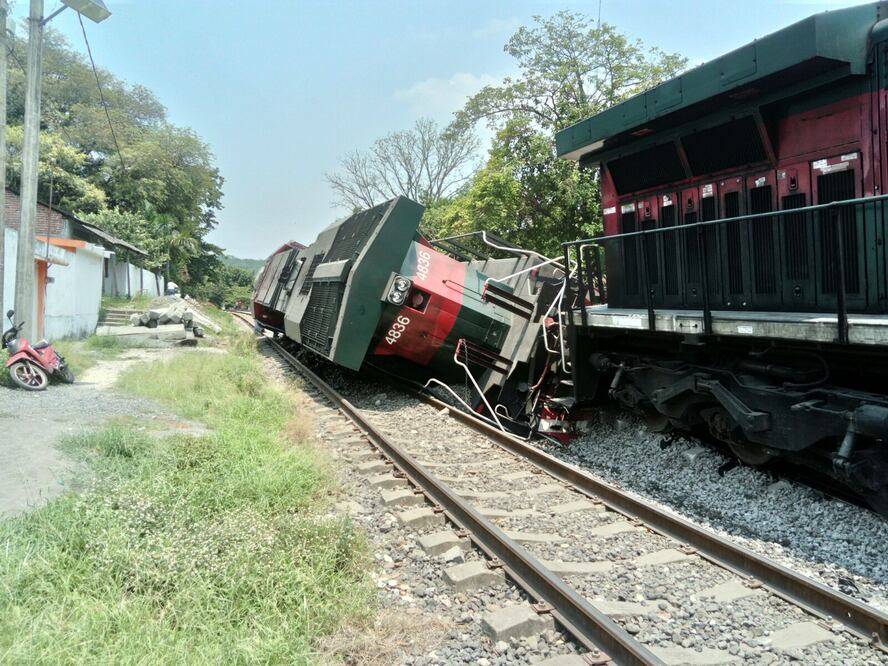 Tren arolla a trailer en Oaxaca