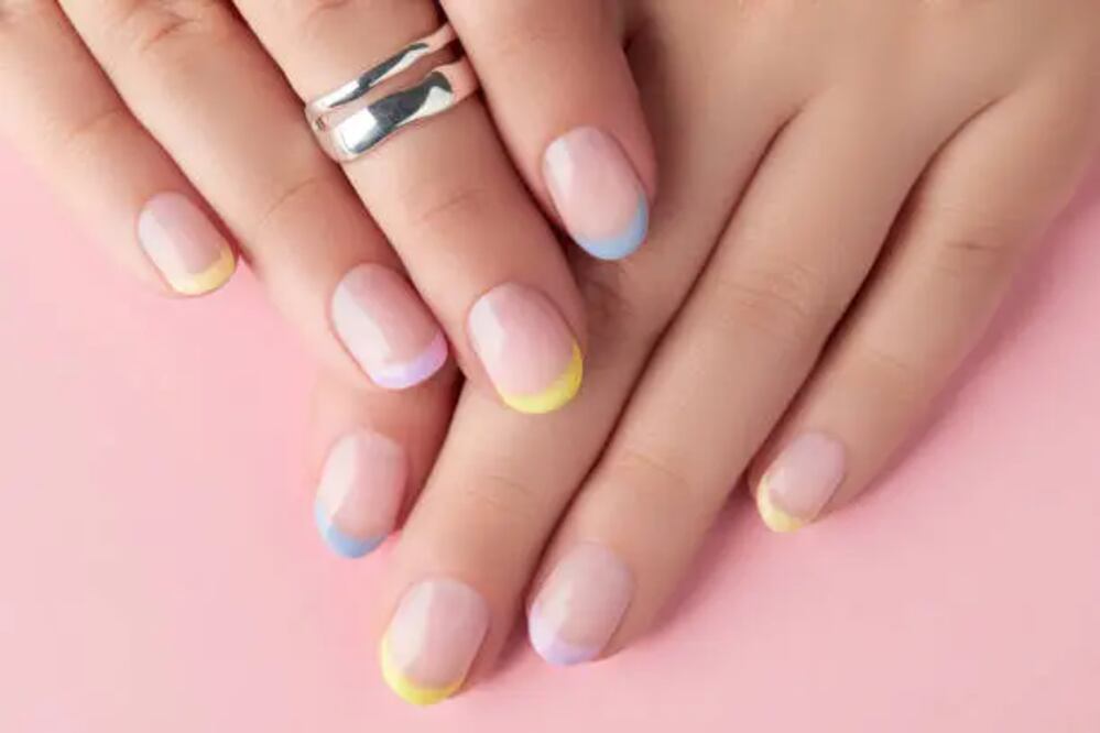 Las uñas en colores pastel no pueden faltar en primavera. Foto: Unsplash