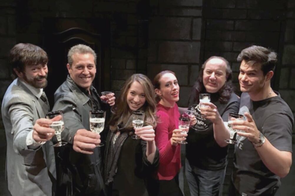 Miguel Pizarro, Sergio Zaldívar, Odette Villarreal, Alicia Paola, César Ferrón y Brandon Peniche celebrarán trabajando. (CORTESÍA)