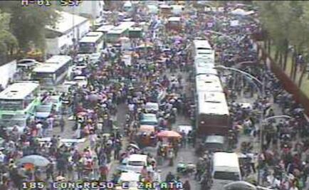 Manifestantes bloquean circulación en Congreso de la Unión