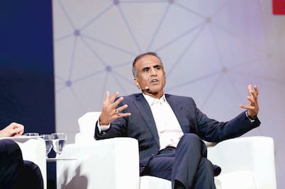 Demandan bajar impuestos y cobro por espectro en telecom