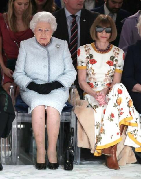 La Reina Isabel II comparte lugar con Anna Wintour en la Semana de la Moda de Londres