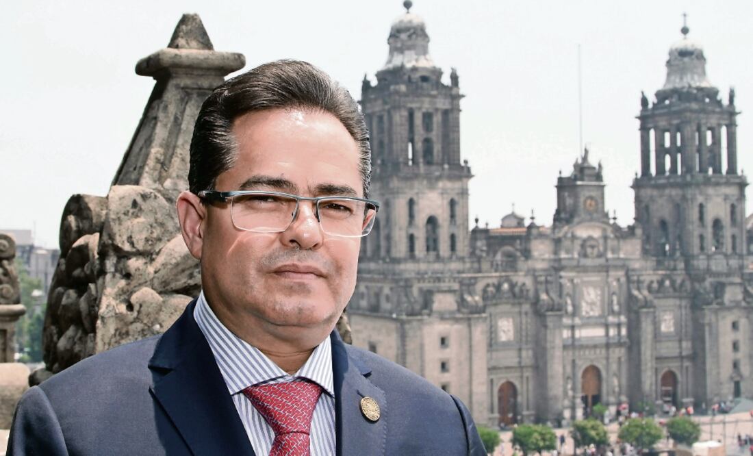 Leonel Luna, líder del PRD en la Asamblea local, rechaza la propuesta de los consejeros electorales de fraccionar Iztapalapa en tres y la GAM, en dos. (FOTO: ARCHIVO. EL UNIVERSAL)