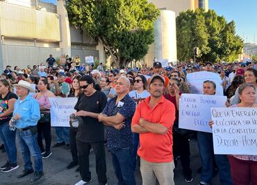 Cientos de personas protestan contra la CFE en Hermosillo, Sonora
