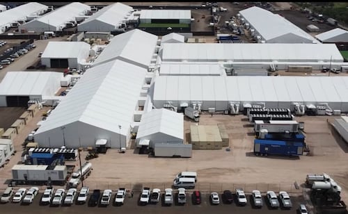 Cierran centro de detención en Texas; arrestos de migrantes caen 78%. Foto: Especial