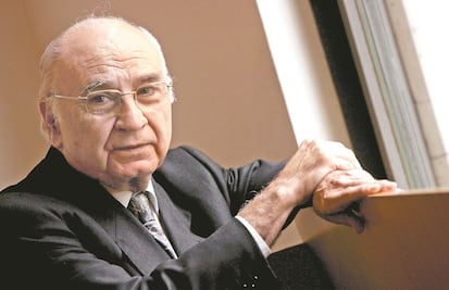 El premio Cervantes, al “poeta de la música y las metáforas”